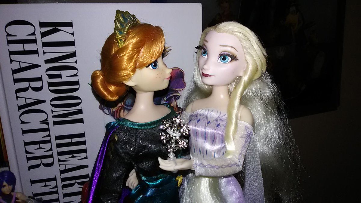 ninjagirlsakura's tweet photo. "Cause when we're together,then my favorite gift is you!" #elsa #anna #whenweretogether #olafsfrozenadventure https://t.co/dNFAjOQs3M