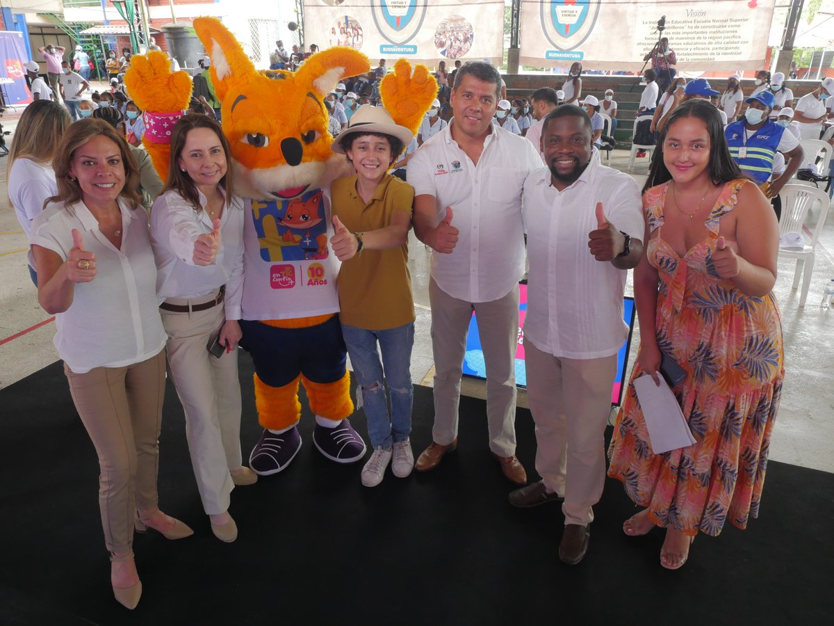 Ciberpazcolombi's tweet photo. Agradecemos a la ciudad de Buenaventura por creer en nosotros y ser el epicentro de grandes noticias para toda Colombia. Gracias a @BturaDe, @GobValle, @TICGobValle, @ConsejeriaNinez, @carolinasl y Despacho de la primera dama de la Nación por ser parte de la revolución digital. https://t.co/ij3qA84rXx