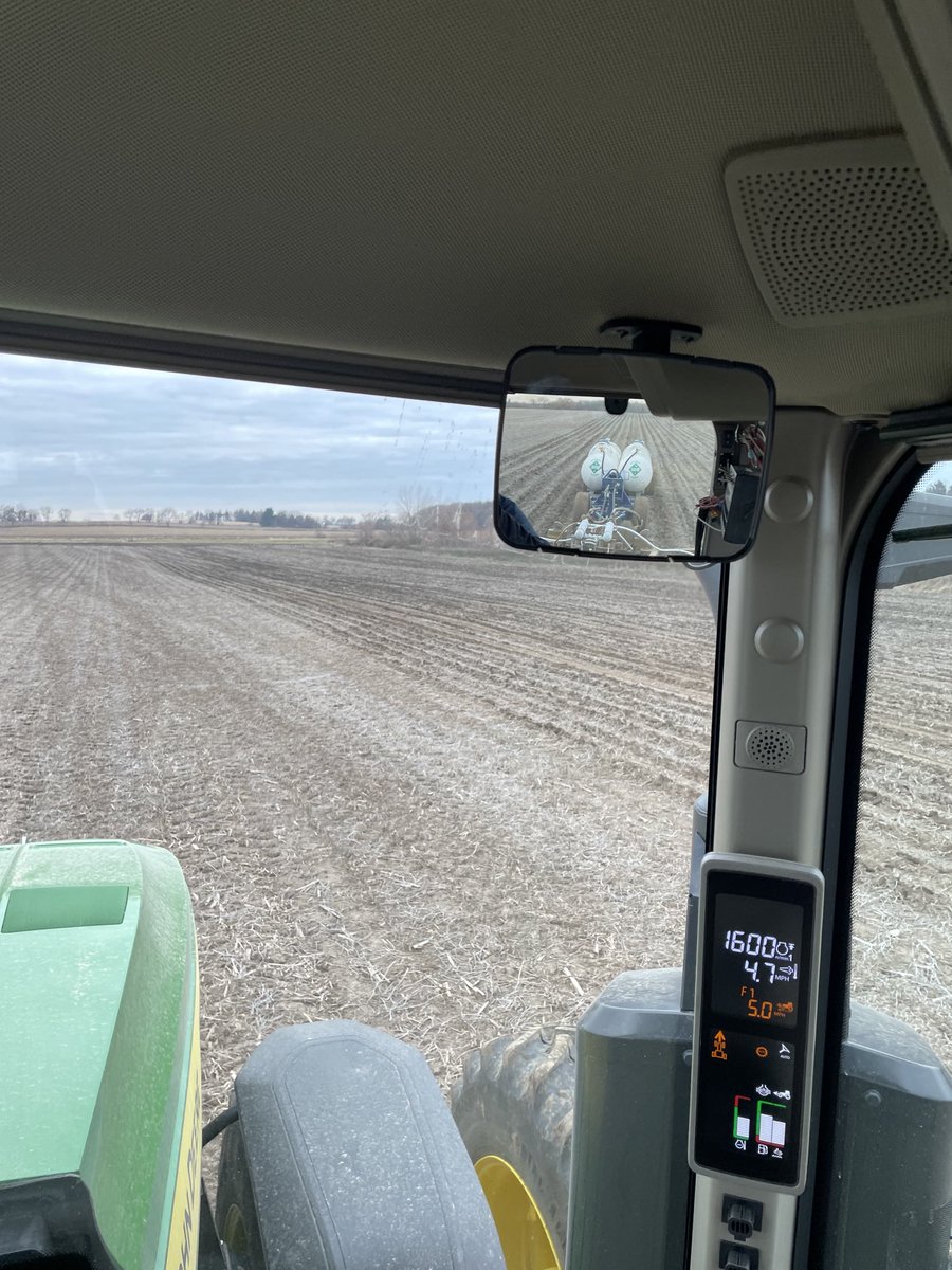 ltdave97's tweet photo. A little gassy on a nice 1st day of December in northern Illinois https://t.co/d6dI6CNoas