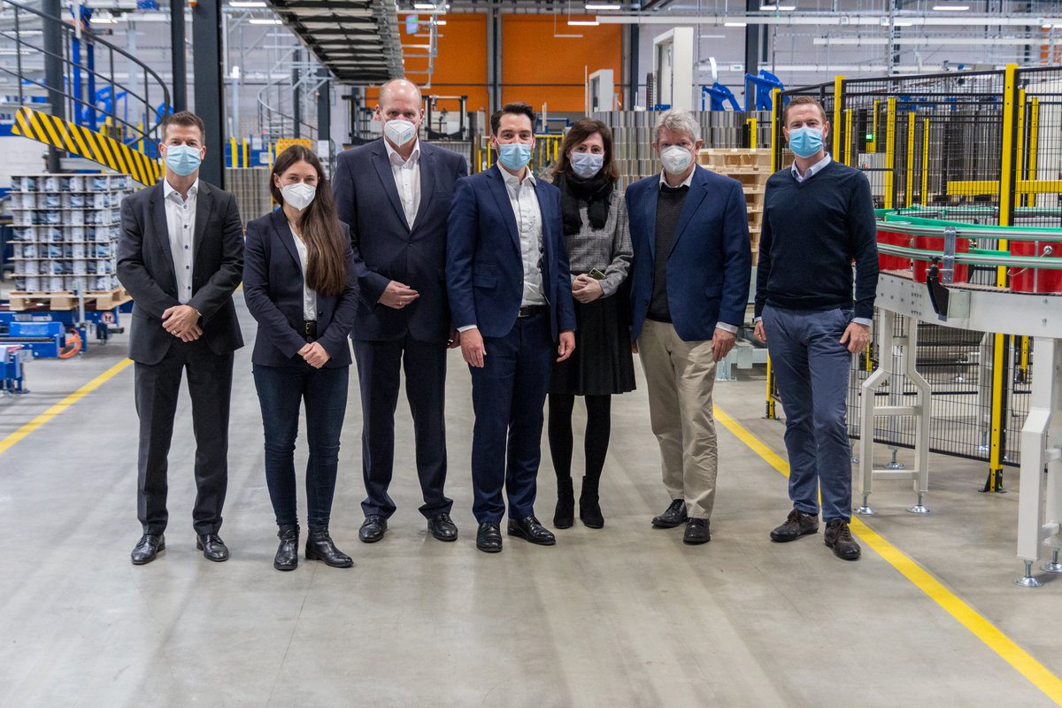 Blechwaren's tweet photo. Emissionen senken und Kreisläufe schließen, sind nur zwei Themen die @thyssenkrupp Rasselstein und die @Blechwarenfabrik Limburg einen. Beide Unternehmen treiben Innovationen voran, um ihren Beitrag zum 1,5 Grad Ziel zu leisten. #Innovation #Kreislaufwirtschaft #Digitalisierung https://t.co/LiNmrbU8Wc
