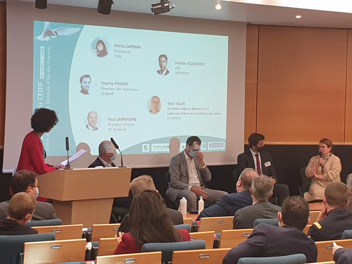 🔛1.12 Inauguration du Centre d'Excellence Drones <a href="/iledefrance/">Région Île-de-France</a> Business &amp; technologie, M. Caprian CDSI, N. Sczaniecki <a href="/Internest_LOLAS/">Internest</a>, C. Pinedo <a href="/CERBAIR/">CERBAIR</a>, B. Goarant CS GROUP <a href="/PaulLabrogere/">paul labrogere</a>
💬Le drone n'est pas 1 produit mais 1 solution
pour répondre à 1 besoin sur le marché