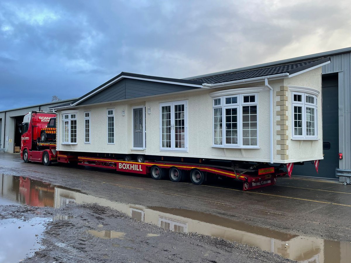 BoxhillCaravan's tweet photo. 50ft @omarparkhomes being transported in style by our @ScaniaUK #770s #V8 https://t.co/oE5h1oKius