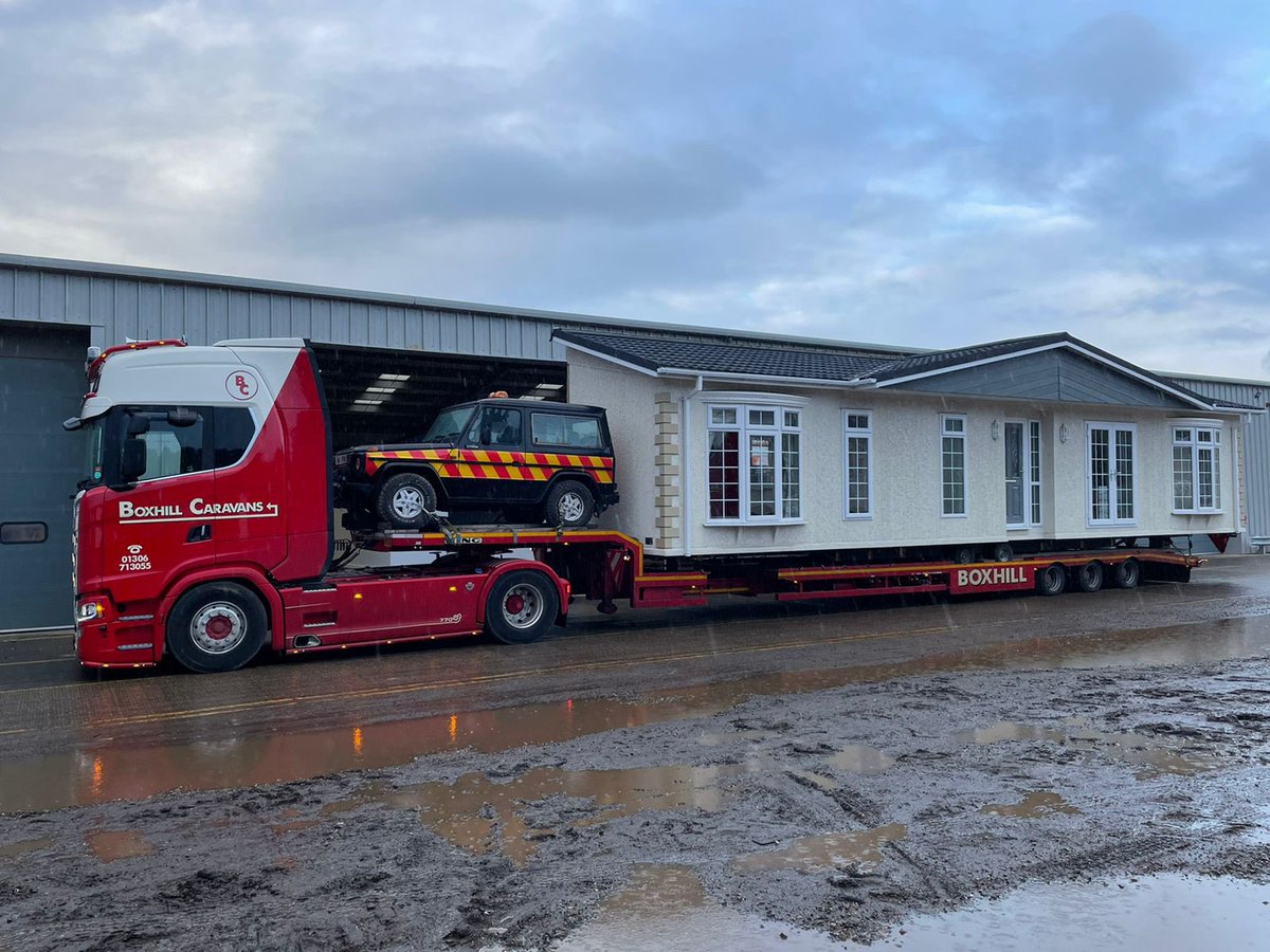 BoxhillCaravan's tweet photo. 50ft @omarparkhomes being transported in style by our @ScaniaUK #770s #V8 https://t.co/oE5h1oKius