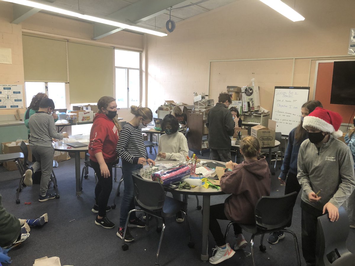 My day was made by Asher in <a href="/mrschamblin1/">Kelly Chamblin</a>’s class who told me “Makerspace makes everyone’s day better. It’s like learning but it’s interactive and fun” 😍 I have to agree with that! #beproudbedale