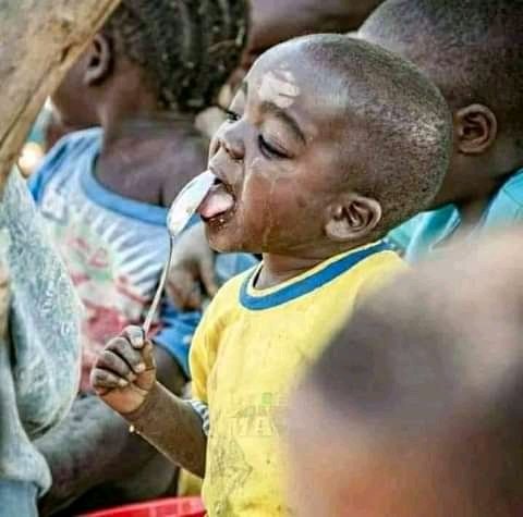 Gen_R_Mashesha's tweet photo. @Rosemaryndlomvu Rosemary your life hacks are needed here 😩 https://t.co/jB1FpmhpIu
