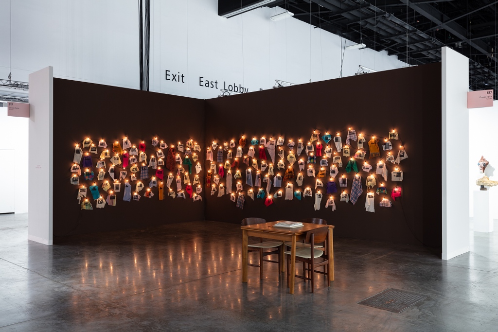 DFariaGallery's tweet photo. Installation images of June Clark's "Harlem Quilt" at Art Basel Miami Beach 2021!
Come visit us at booth S17 in the Survey Section of the fair through to Sat. Dec. 4, 2021.
#juneclark #harlemquilt #artbaselmiamibeach #studiomuseuminharlem #harlem #portraitofharlem #goodwill https://t.co/fpoKAsMrIE