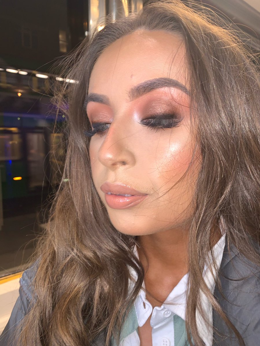 SimoneJohnstonx's tweet photo. Haven’t used this in so long!😅 But plugging some makeup &amp; brow pics here as insta doing me dirty!🥲.. I am City Centre salon based taken App this Friday onwards🥰💕 Insta @SimoneJohnston_Mua #makeupartist https://t.co/JUR1rV5Oyo
