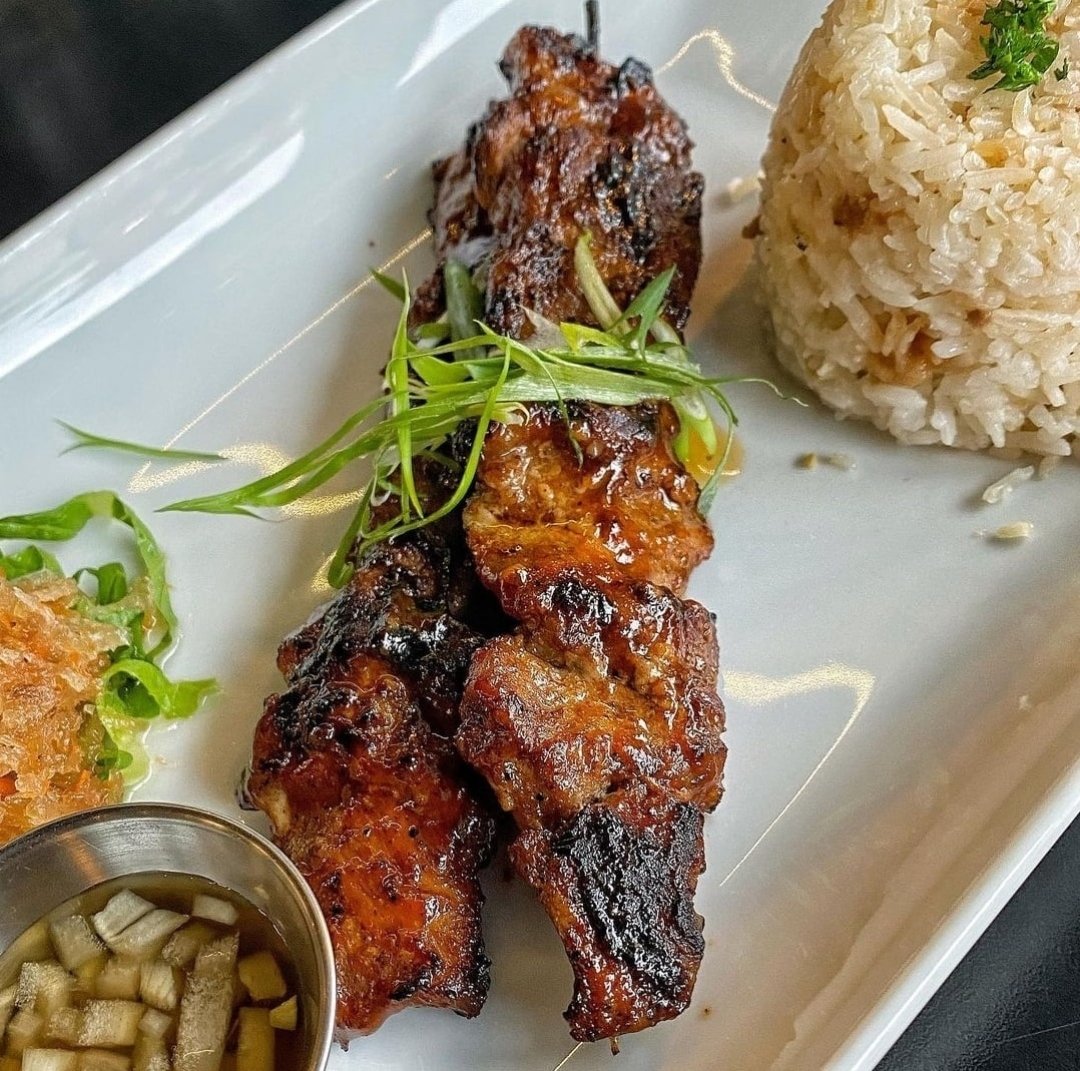 Even when it's snowing, BBQ season at Tamis Resto is all year round 😉 
📷: @ myfoodfilledlife (Instagram)

#repost #bbqpork #garlicrice #filipinofood