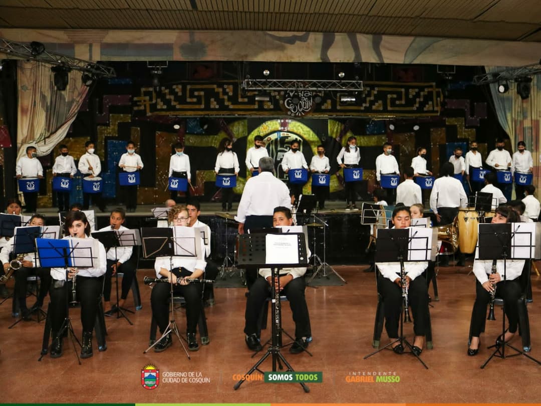 🎶En la velada de ayer, de realizó el acto de cierre académico de la Escuela Municipal “Banda Blas Parera” en el Centro de Congresos y Convenciones. 🎺🎷🎻

Felicitamos a todos los alumnos y al Director profesor Fabián Silva por un gran año compartido.👏