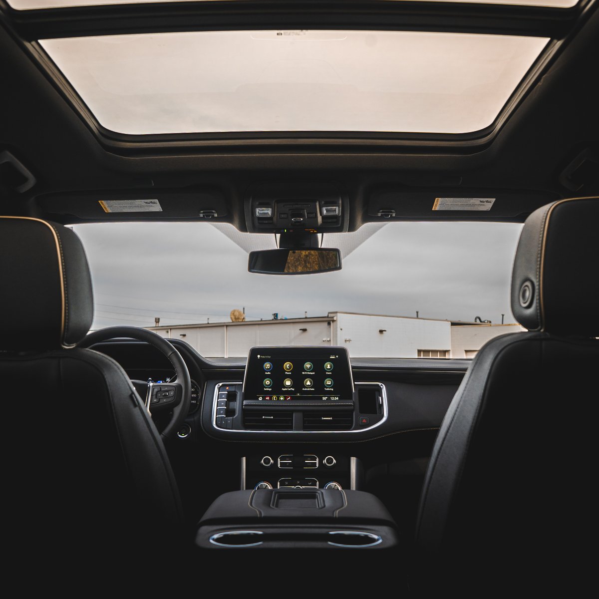 DaveSinclairGMC's tweet photo. 🚨 NEW FROM THE CREW 🚨

The 2021 GMC Yukon SLT

— BLACKED-OUT Decals 
— Illuminated Emblem 
— Black GMC Back Emblem 
— Custom Center Caps 
— GMC All-Weather Liners 
— Front Window Tint

SHOP NOW: https://t.co/50FsK8jbOx https://t.co/ZrIzinfsBh
