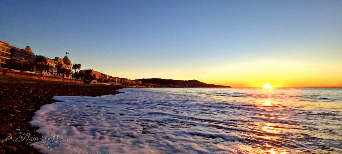 AlainBorsani's tweet photo. C'est Mercredi et ce Matin c'était comme ça...Baïeta... #Ilovenice #FenetreSurNice #visitenice #ExploreNiceCotedAzur https://t.co/CSOGXdiMAC