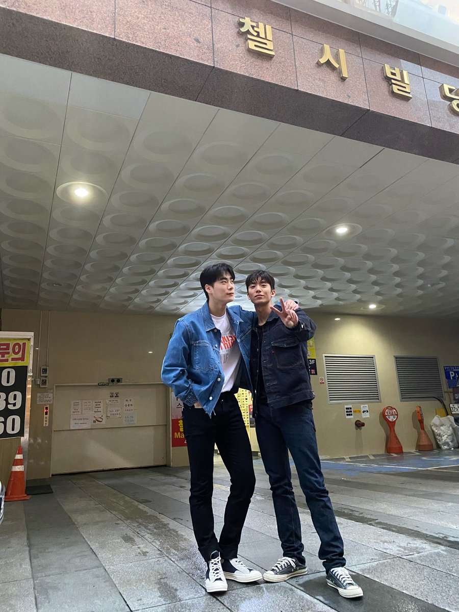 fanifanitifanny's tweet photo. Hwiyoung really dropped this pic of him and bin, and then that was it... https://t.co/SWQ1mLqdXT