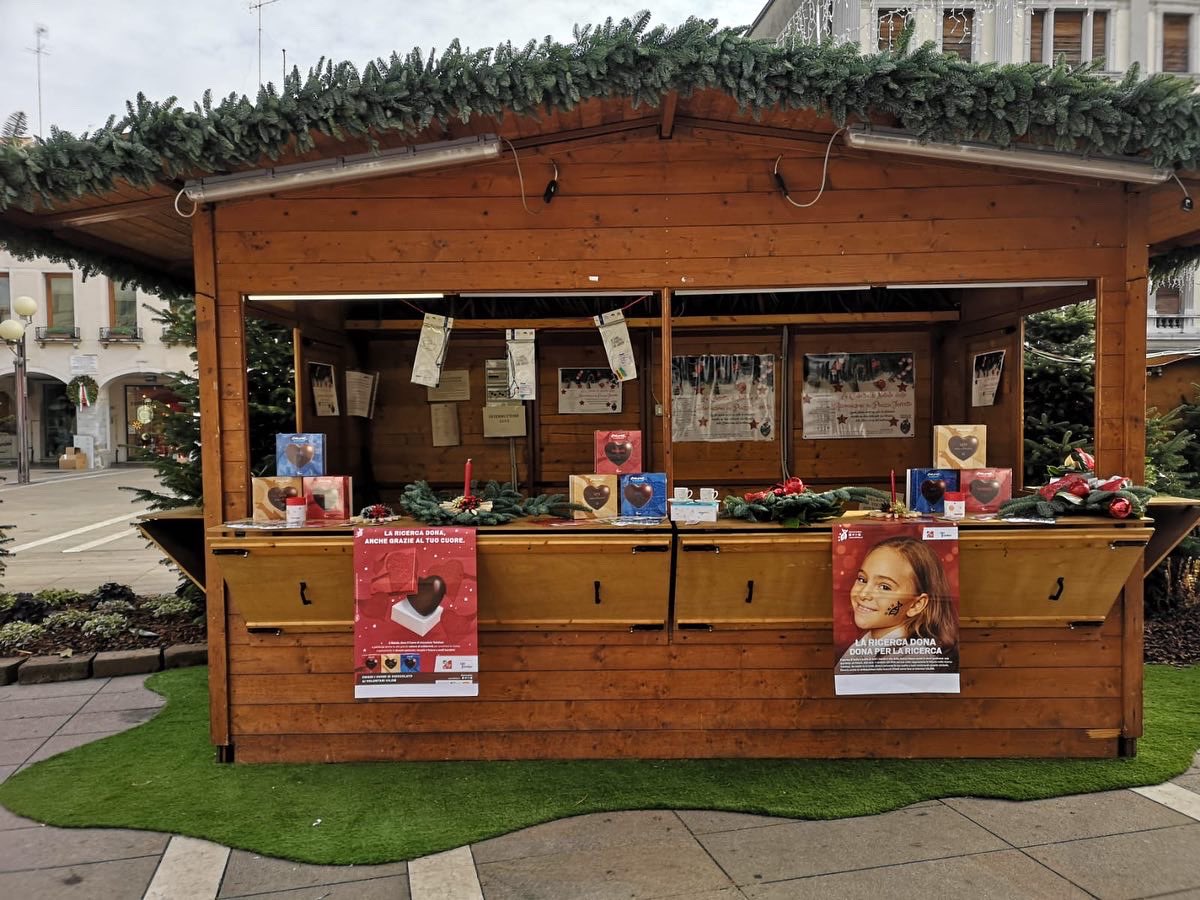 uildmveonlus's tweet photo. 🎄🎄Vi aspettiamo tutti a Mestre in Piazza Ferretto fino alle 19🎄🎄#uildmvenezia #banchettidinatale #nataleinpiazza #campagnaTelethon https://t.co/ZzU56NZVzS