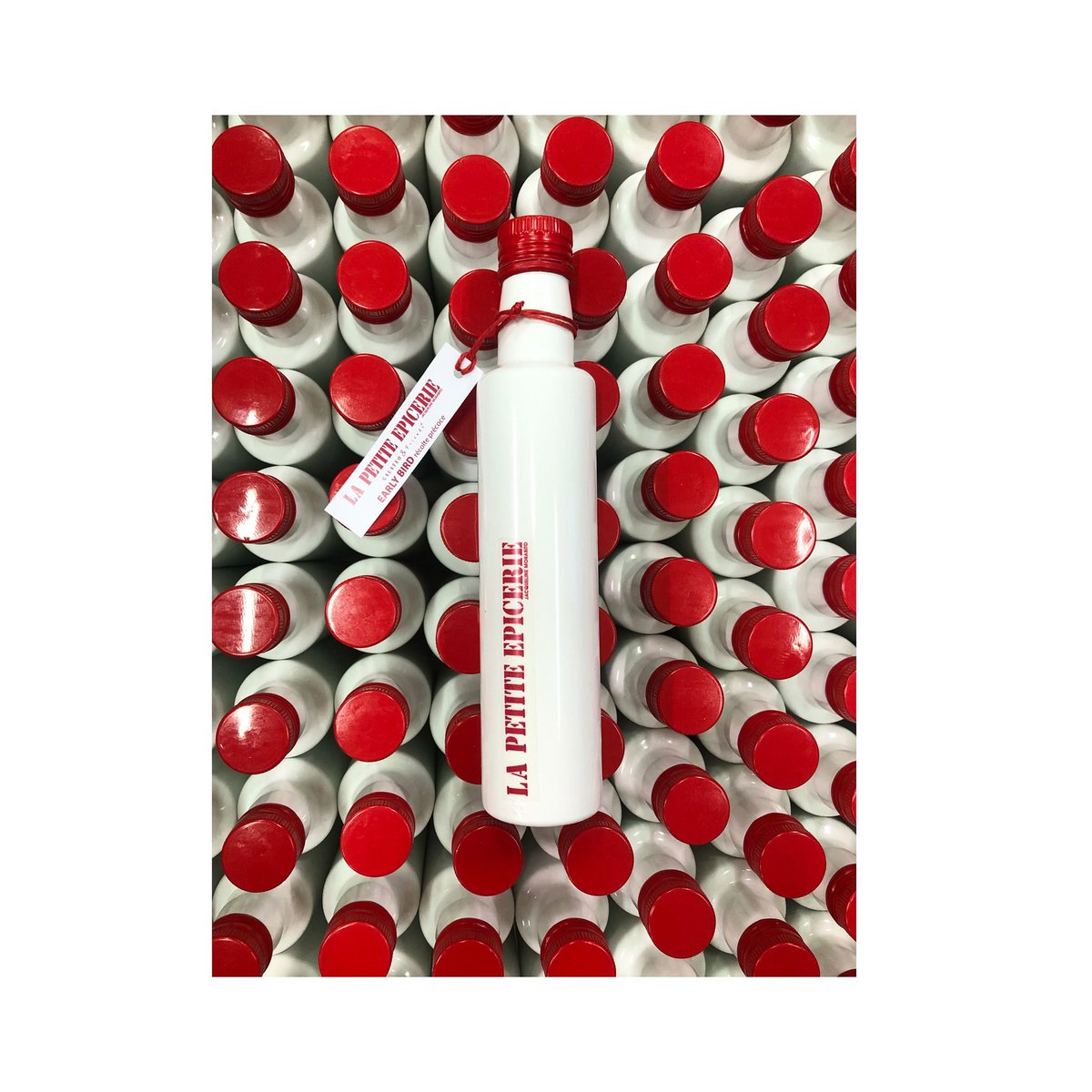 Galateofriends's tweet photo. La Petite Epicerie de @jacquelinemorabito by @galateofriends #jadore #huiledolive #taggiasca @la_petite_epicerie #foodline #redandwhite #concept #design #partnership #amitié #allure https://t.co/l8NVn9SlXE