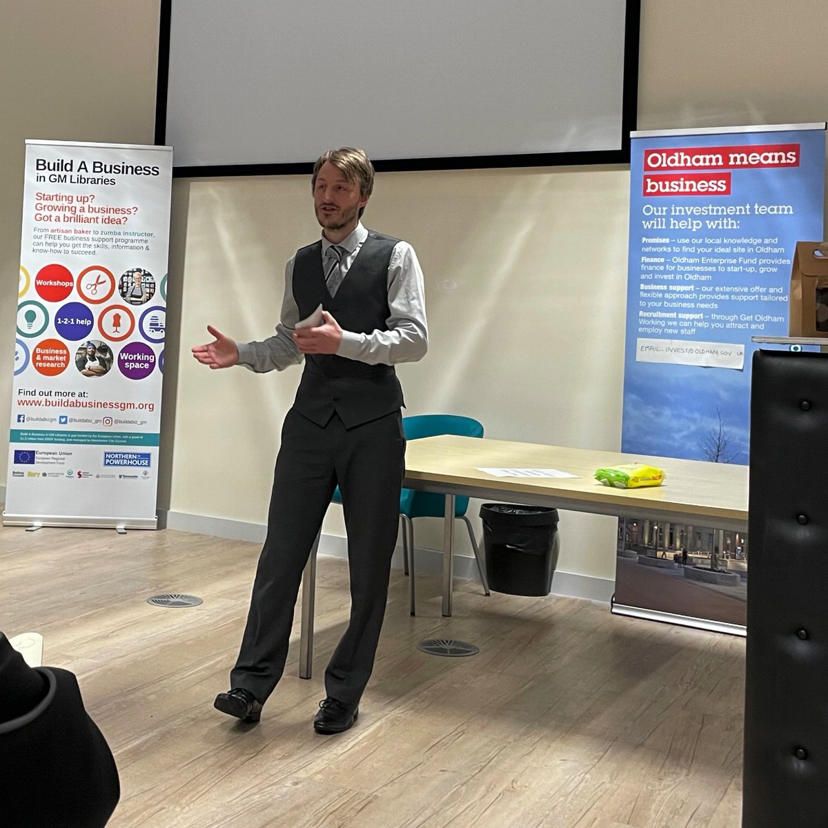 Courageous_HQ's tweet photo. We are at #StartupHuddleOldham @OldhamLibraries where @Handyall has got us underway and @Haven_Data are introducing their business.
📲 If you’ve ever called us, it’s via their phone system. #StartupHuddle https://t.co/oEKQZma43U