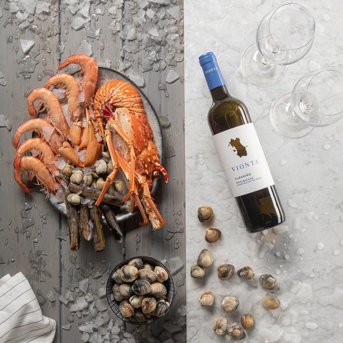 Estas navidades ⭐ prepara la mesa ideal con una deliciosa copa de vino blanco #ViontaAlbariño con aroma a mar 🐟, historia y tradición de pescadores. 

🛒 En exclusiva para clientes de #ClubCuvée por solo 8,30€. clubcuvee.com/es/vionta-alba…