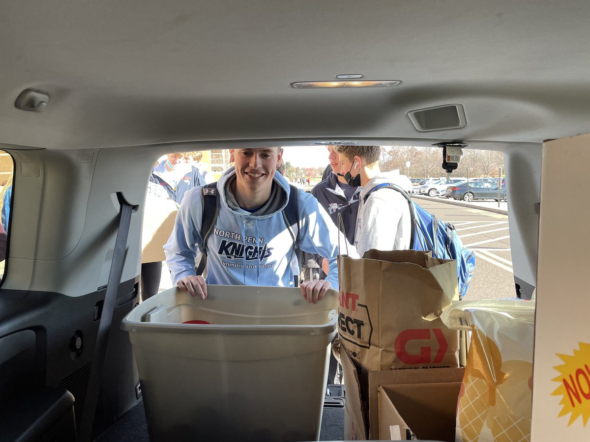 NPKnightsSwim's tweet photo. Today, members of the NPHS Knights Swimming and Diving team loaded the “Week of Giving” donations for Manna on Main Street. Thank you to all of the families who generously donated to those in need in our community.
⚔️💙⚔️
#northpennproud
#weekofgiving https://t.co/oq5seqEFBz