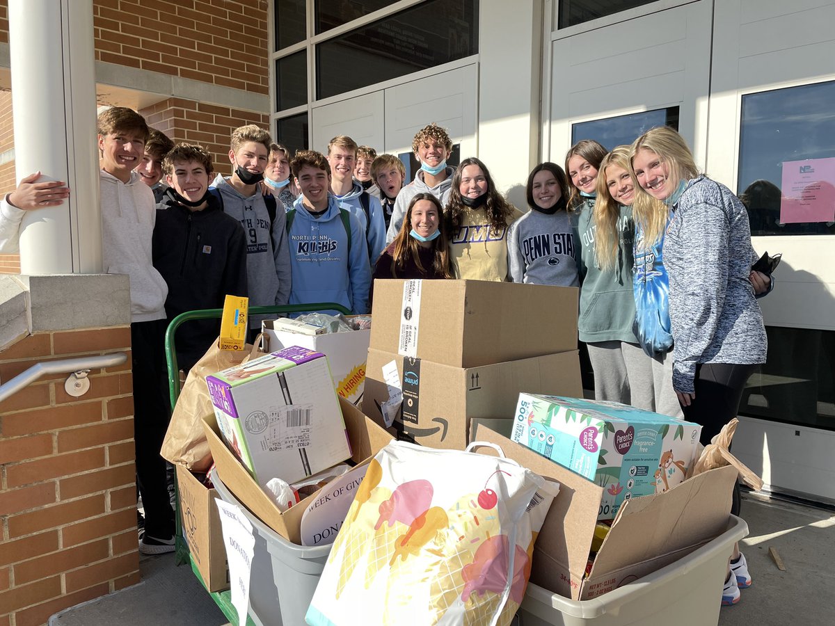 NPKnightsSwim's tweet photo. Today, members of the NPHS Knights Swimming and Diving team loaded the “Week of Giving” donations for Manna on Main Street. Thank you to all of the families who generously donated to those in need in our community.
⚔️💙⚔️
#northpennproud
#weekofgiving https://t.co/oq5seqEFBz
