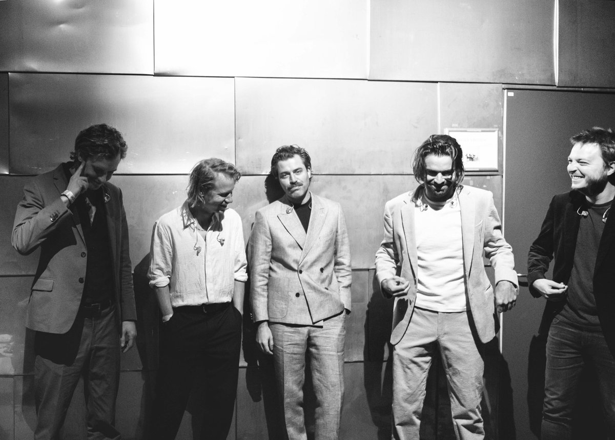 That’s a wrap, European tour all played and done! What an epic ride full of challenges. A big thank you to everyone who came to the shows these past months, lots of love. Puzzling our spring tour as we speak, be safe x

📷 @alexander_dhiet 
👔 @cafecostume