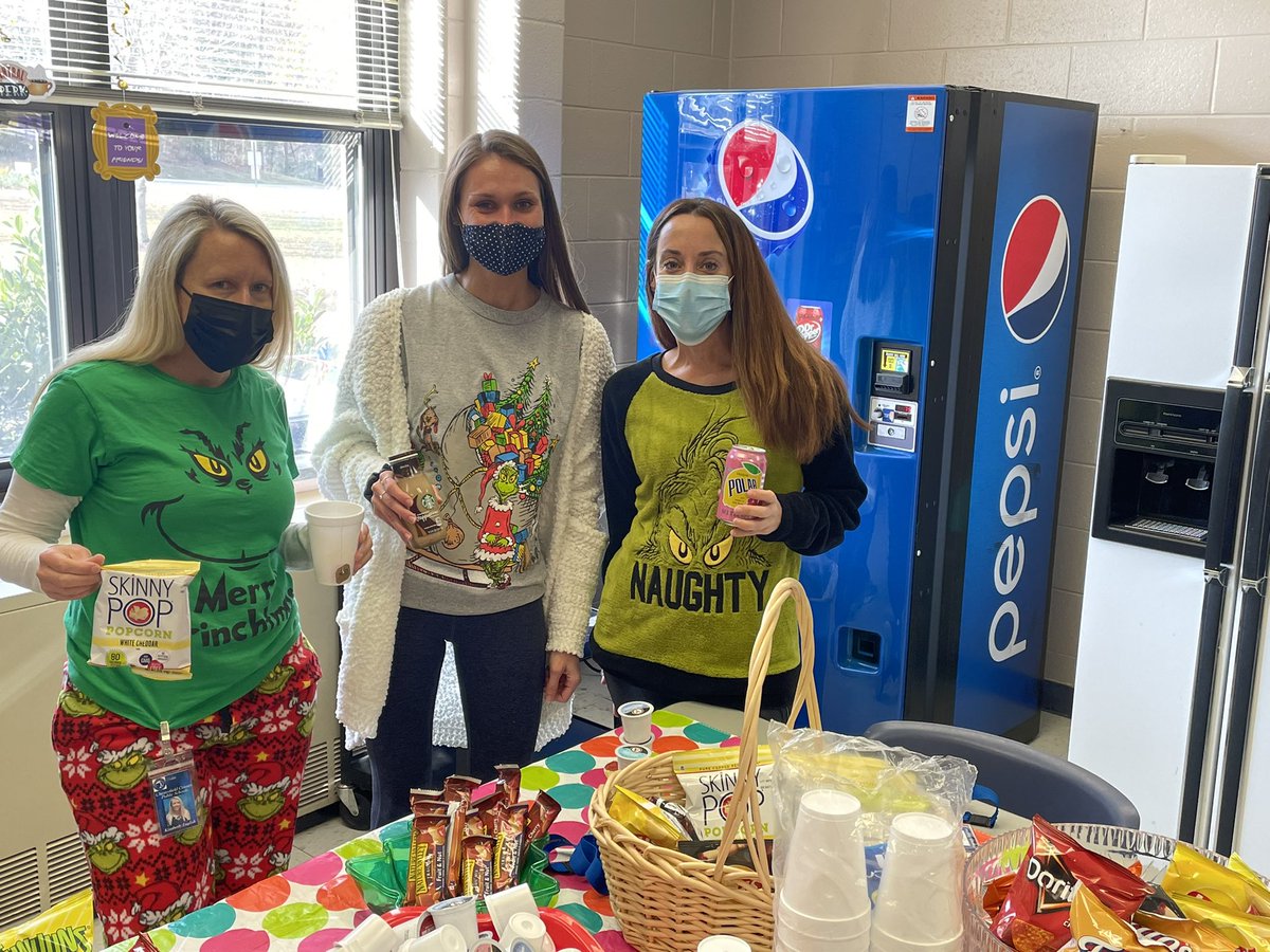 wresWildcats's tweet photo. 13 Days of Holiday Fun has begun! Thank you to our WES PTA and families for “stocking” our fridge &amp; lounge with goodies! #WESptaROCKS https://t.co/q4GeqcV1ce