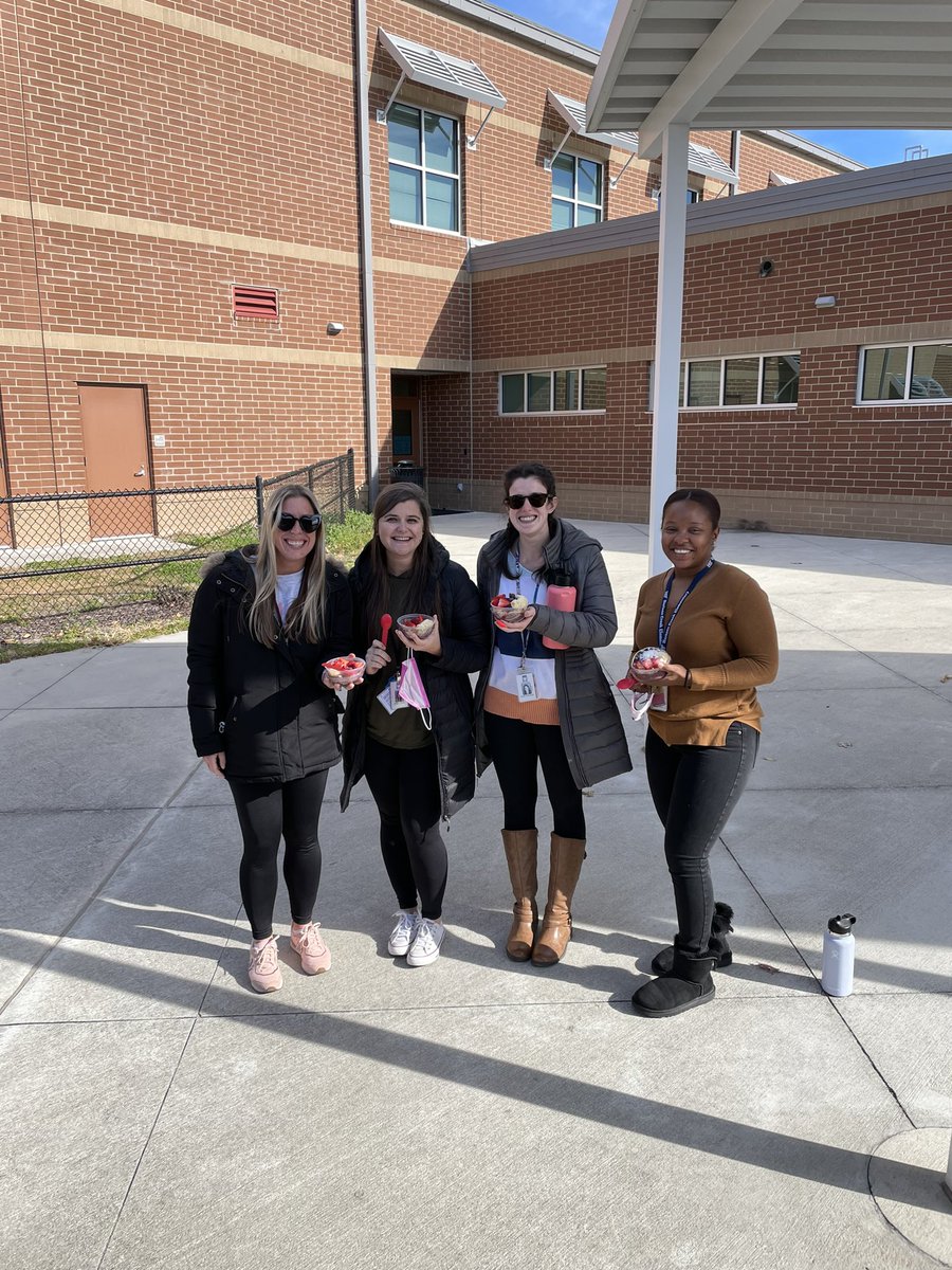 Thank you to PTA &amp; Admin!! Such a treat! <a href="/BuoyBowls/">Buoy Bowls</a> @emily_theobald <a href="/TeachKBrown/">Brown</a> @mrs_white3rd <a href="/hortonscreekpta/">Hortons Creek PTA</a> <a href="/HortonsCreekES/">Hortons Creek ES</a> #WONDERFULWoMenWednesday