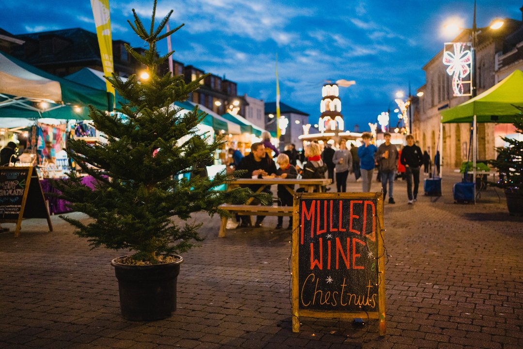 It's the 2nd late night shopping of the season folks! We are open on Lemon Quay until 9pm tonight and then back with you everyday from 9am - 5pm until Sunday! 
-
Who's coming? 
-⠀⠀⠀⠀⠀⠀⠀
#christmasmarket #latenightshopping #truro #trurofarmersmarket #loveTFM #marketd