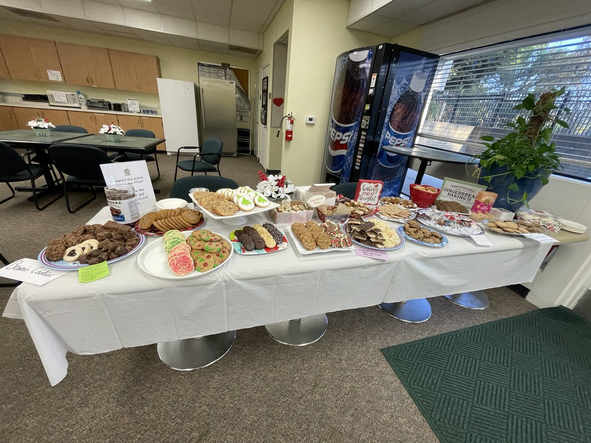 SRV is so very loved by our families!! Thank you <a href="/SRVHSPTSA/">SRVHS PTSA</a>!!! 💚💛💚 This holiday treat is AMAZING!! We love you!! <a href="/SrvhsA/">SRVHS_Academics</a> <a href="/WERSR/">San Ramon Valley HS</a> <a href="/SRVUSD1/">SRVUSD</a> <a href="/nikkichaplan/">Nikki Chaplan</a>