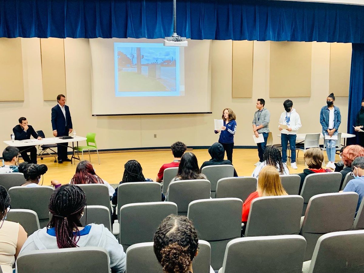 flhs_magnet's tweet photo. Today was a great day! #FLHSmagnet had a special presentation by the law firm of Baumann Gant &amp; Keeley—invited students participated as jurors and deliberated a mock trial for a real-life case! 💙 #prelaw #LAWTalks #futurelawyers #mocktrial @FlhsOfficial @PrincipalFLhigh https://t.co/QDn1eqM5Zk