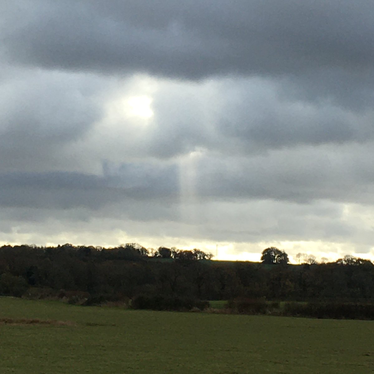 srjudithl's tweet photo. #winter #cold #silverlining #myskies #blueskies #cloudydays #winterdays #bedfordview #turvey Another winter day. https://t.co/auO8fYvafE