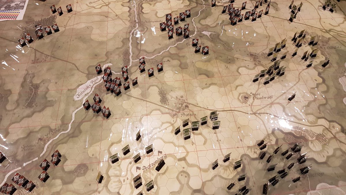 Pour commémorer le 2S 216, la 135e promotion de l’<a href="/EdgTerre/">École de Guerre - Terre</a> participe à l’exercice PRATZEN et rejoue la célèbre bataille d’Austerlitz.