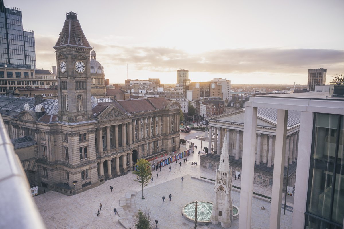 There's nothing quite like an evening in Paradise... and who wouldn't love that view from One Chamberlain Square?
Thanks @ross_jukes for the lovely photo! 
 @PwC_Midlands #EricParryArchitects @Glenn_Howells @BAMConstructUK