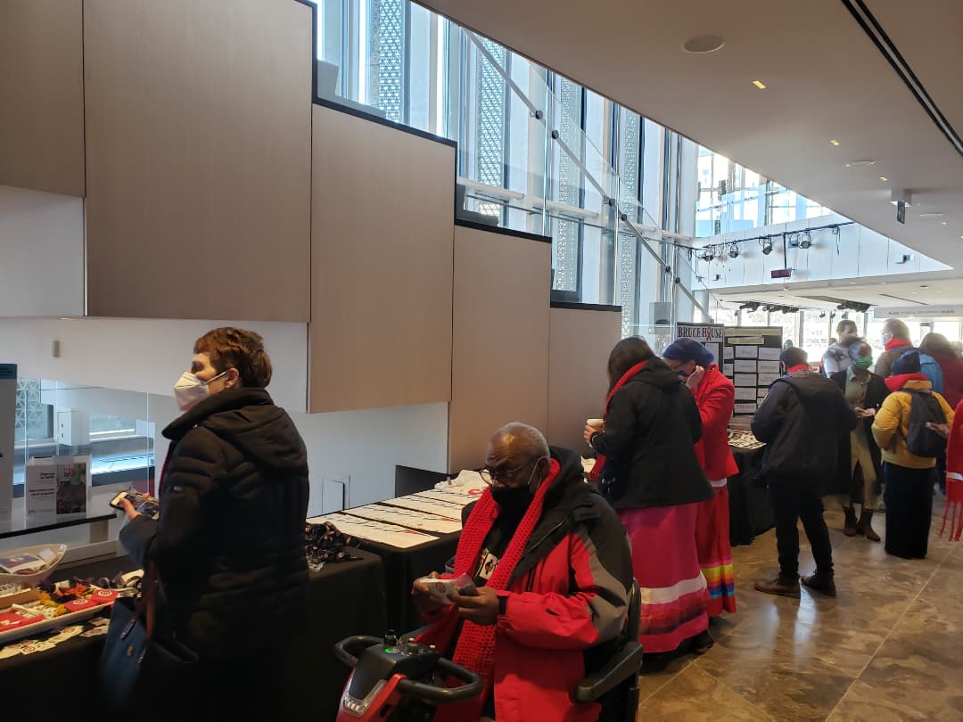 ACOttawa's tweet photo. Its looking busy over here at the community outreach tables!

Love to see it ♡

@oahas
@MoreThanAHouse
@CAAN_Official 
@max_ottawa

#HIV
#TalkTogetherAgain
#WorldAIDSDay
#WAD2021
#VOICES4HIV #VOIXSIDA
#uequalsu 
#rocktheribbon https://t.co/g5m3x8r3UU