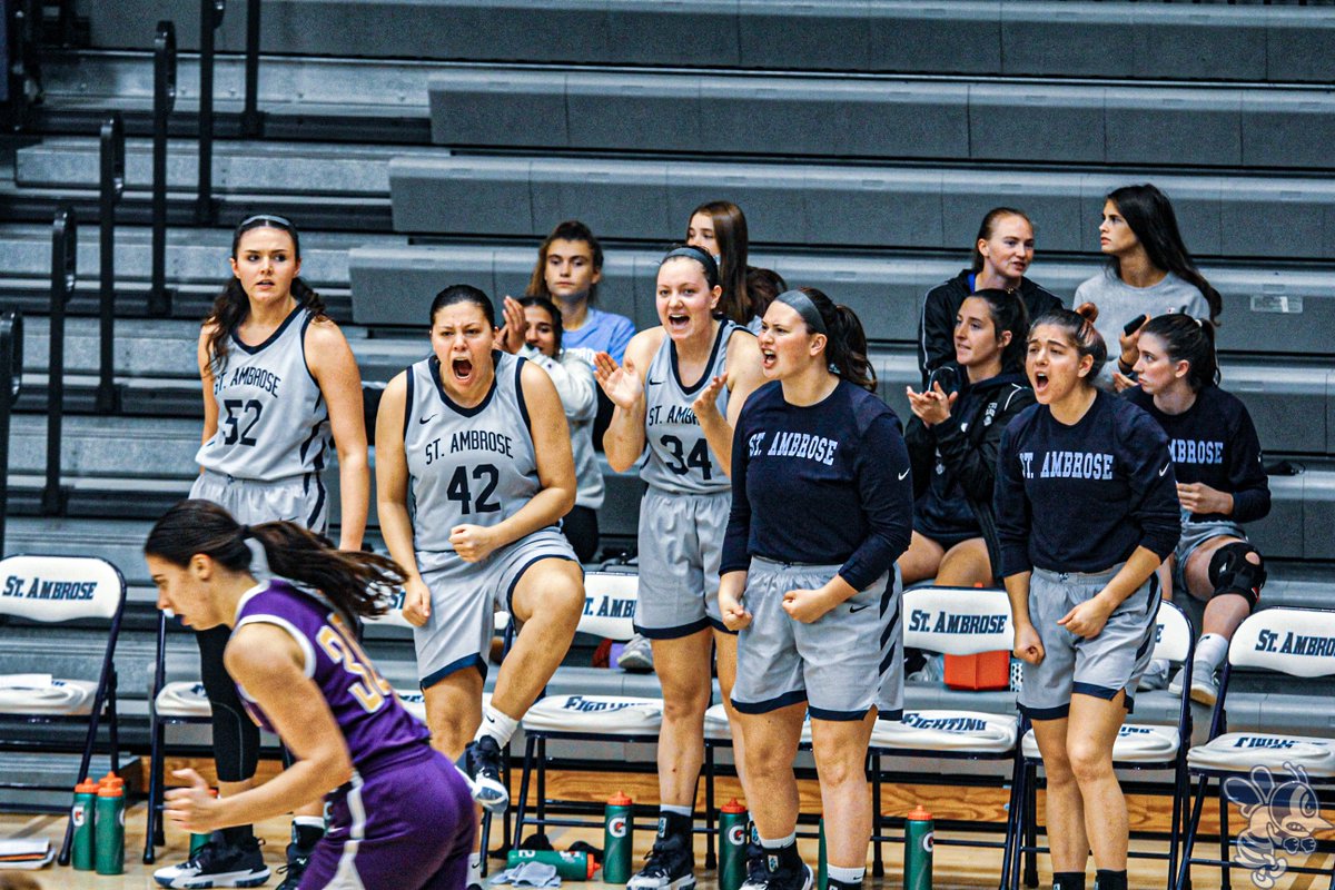 Hey, 𝙳𝙴𝙲𝙴𝙼𝙱𝙴𝚁! 👋🎄 

We're starting off the month with a basketball doubleheader at 🏠 against Lincoln College. 

🔵 Women @ 5:30 p.m.
⚪️ Men @ 7:30 p.m.

#BringTheSting 🐝