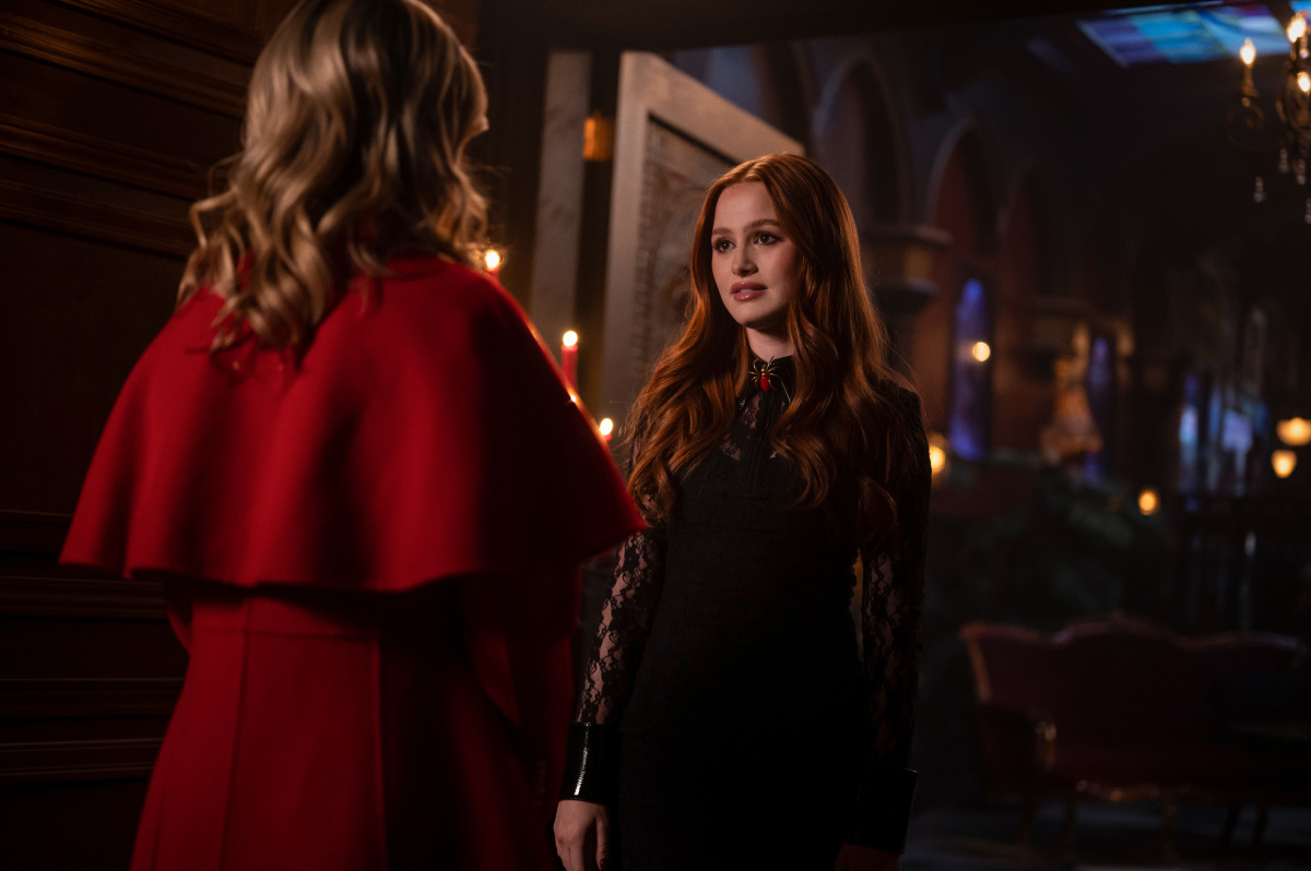 ArchieComics's tweet photo. Sabrina Spellman arrives in #Rivervale next Tuesday at 9/8c on The CW! #Riverdale

(2/2) https://t.co/hSZ81beVrq
