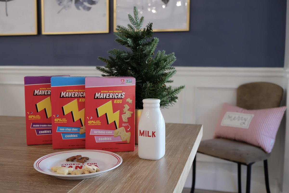 ‘Tis the season to snack Mavericks! ⚡️ Celebrate all things merry and bright with a box of your favorite Cookiez and Crackerz nearby 🎄

🛒: mavericksnacks.com + @wholefoods <a href="/amazonprimenow/">Amazon Prime Now</a> @thrivemarket <a href="/hungryroot/">Hungryroot</a>