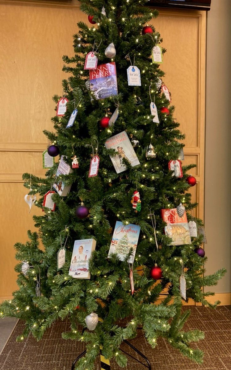 ClaringtonLMA's tweet photo. The #Newcastle Branch is looking very festive with these new Christmas and holiday titles ready to be picked from the tree! 🎄
#ReadingTree #BookTree https://t.co/HcBN9E3O6X