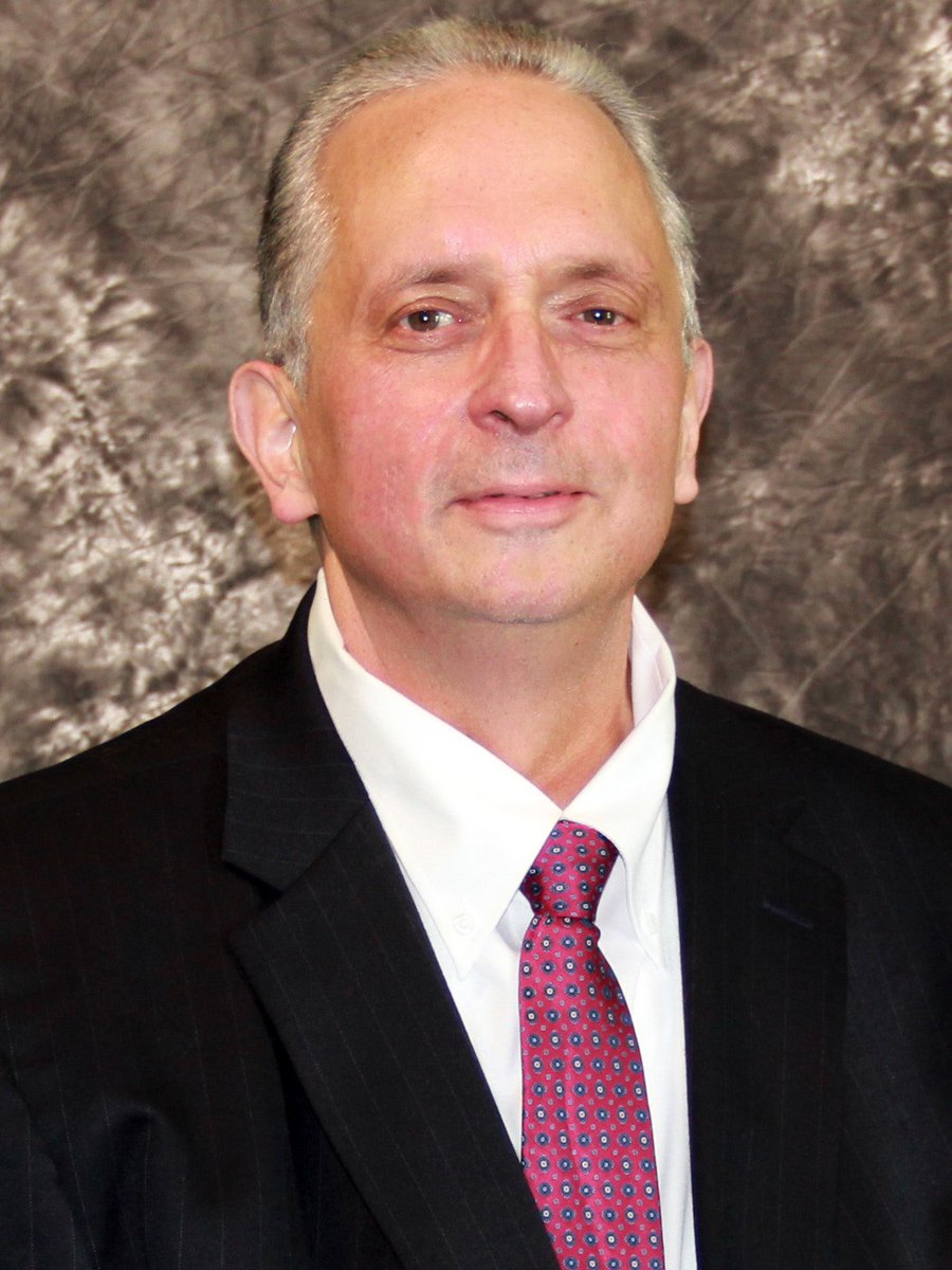 WhistleStopPod's tweet photo. S2:E5 - We catch up again with longtime @KHSAA Commissioner @jtackettkhsaa with the upcoming 🏈Finals &amp; the tip-off of 🏀season in KY! Listen here➡️https://t.co/28IvCdoH5a Thanks to @JPStoney1 for sponsoring another show! #khsaa #nfhs #Shotclock https://t.co/P0LhtYTI5L