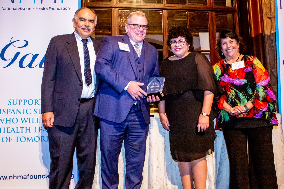 Congratulations to Dr. <a href="/JohnGraneto/">John Graneto, D.O., M.Ed., FACEP, FAAP</a>, Dean of the CHSU College of Osteopathic Medicine, for being one of this year's recipients of the National Hispanic Health Foundation's Hispanic Health Leadership Award!
chsu.edu/dean-graneto-r…