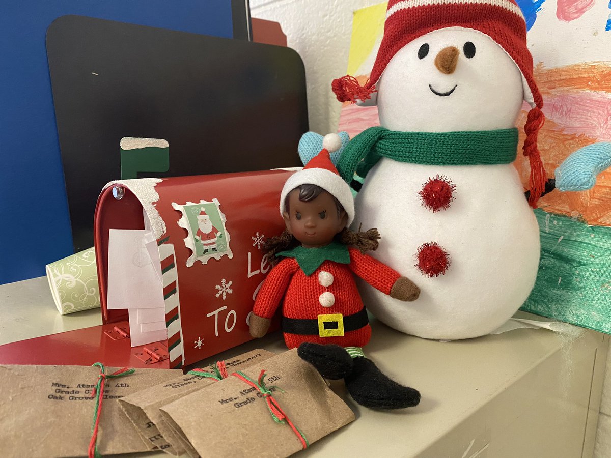 BeverlyAtsma's tweet photo. Holly Day has brought letters and joy to Oak Grove! @CherokeeSchools #ccsdfam @OGESeagles @Deniseogesfam @oges_fifth https://t.co/jgxpHmWQlB