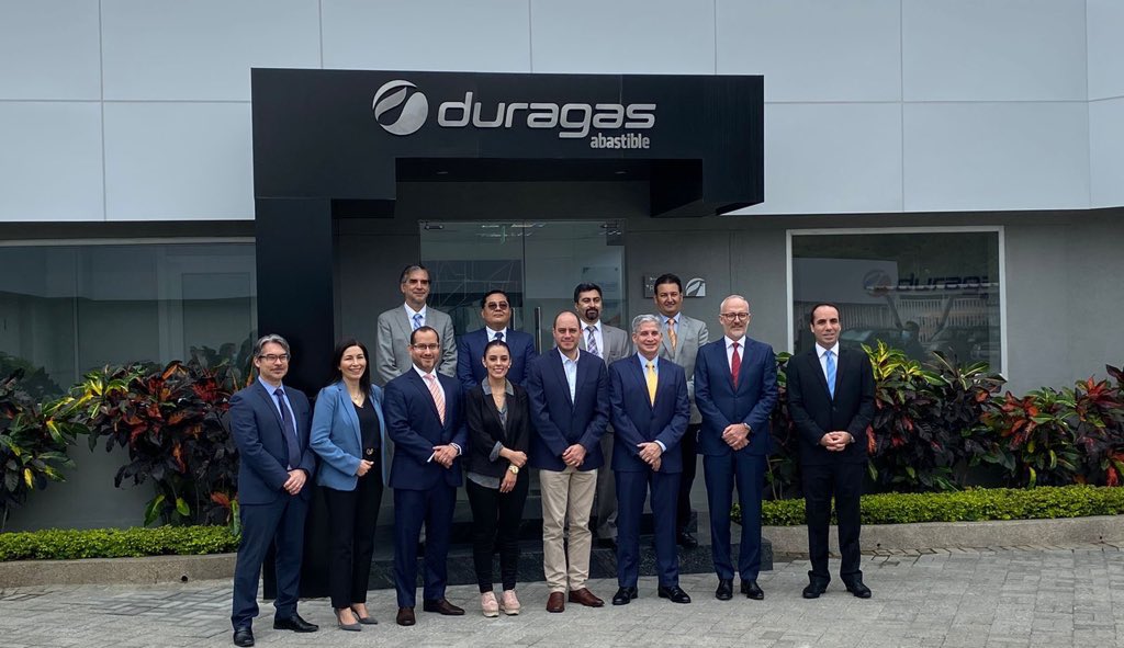 Produccion_Ecu's tweet photo. ¡Cumplimos agenda de trabajo en #Gye! Ministro @pradojj visitó las instalaciones de Duragas, empresa con la que se suscribió un contrato de inversión por más de USD 50 millones evidenciando la confianza que proyecta Ecuador🇪🇨 para la concreción de nuevos negocios a largo plazo. https://t.co/L7KxfcSfza