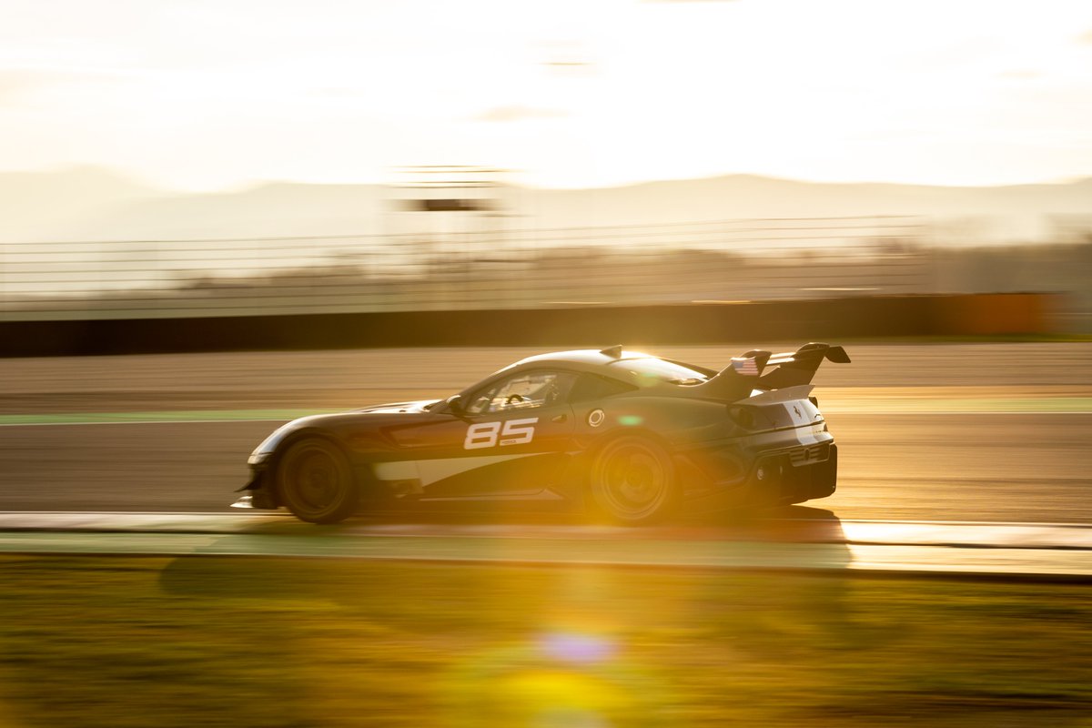 FerrariRaces's tweet photo. We have so many beautiful pictures from #FerrariFM21 that it would have been a shame not share them with you! On a scale from 1 to 10 how cool are these 📸?
#FerrariChallenge #XXProgrammes #F1Clienti #FerrariCorseClienti #ClubCompetizioniGT #FerrariCompetizioniGT #FerrariRaces https://t.co/8Wx5REvMod