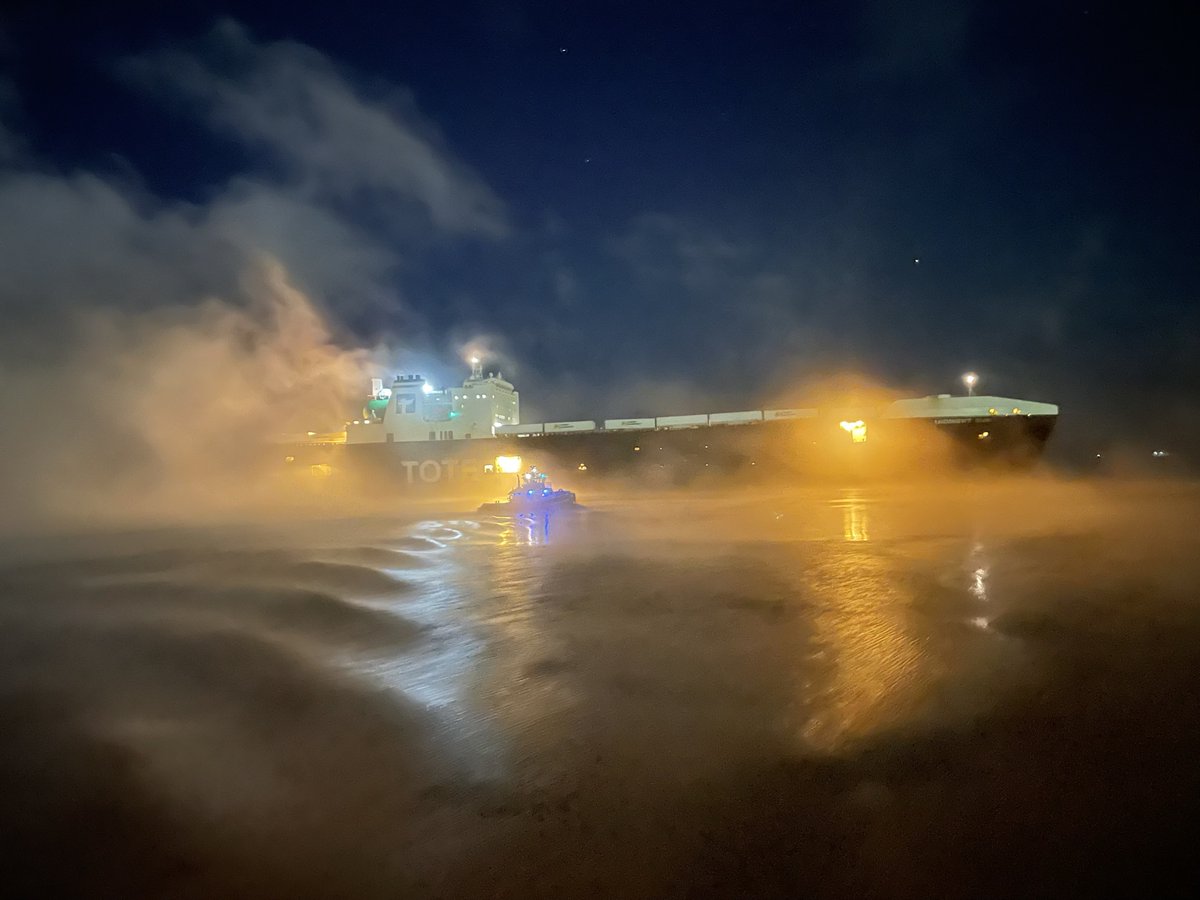 TOTE_Maritime's tweet photo. Thank you to Eric Nyce with Cook Inlet Tug & Barge, LLC for this epic shot of M/V #MidnightSun on her arrival to Anchorage. #shipsandshipping #Alaskashipping #foggymornings https://t.co/mMCTxBgiWR
