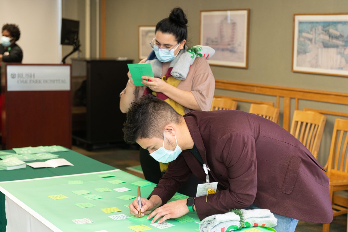 RushOakPark's tweet photo. We’re getting into Holly-Day spirit! Staff members came together Tuesday to celebrate their hard work over the past year at Rush Oak Park Hospital's Holly-Day event, enjoying giveaways, festive treats and covering posters with messages of gratitude and fond Rush memories. https://t.co/m15FS4abQ1