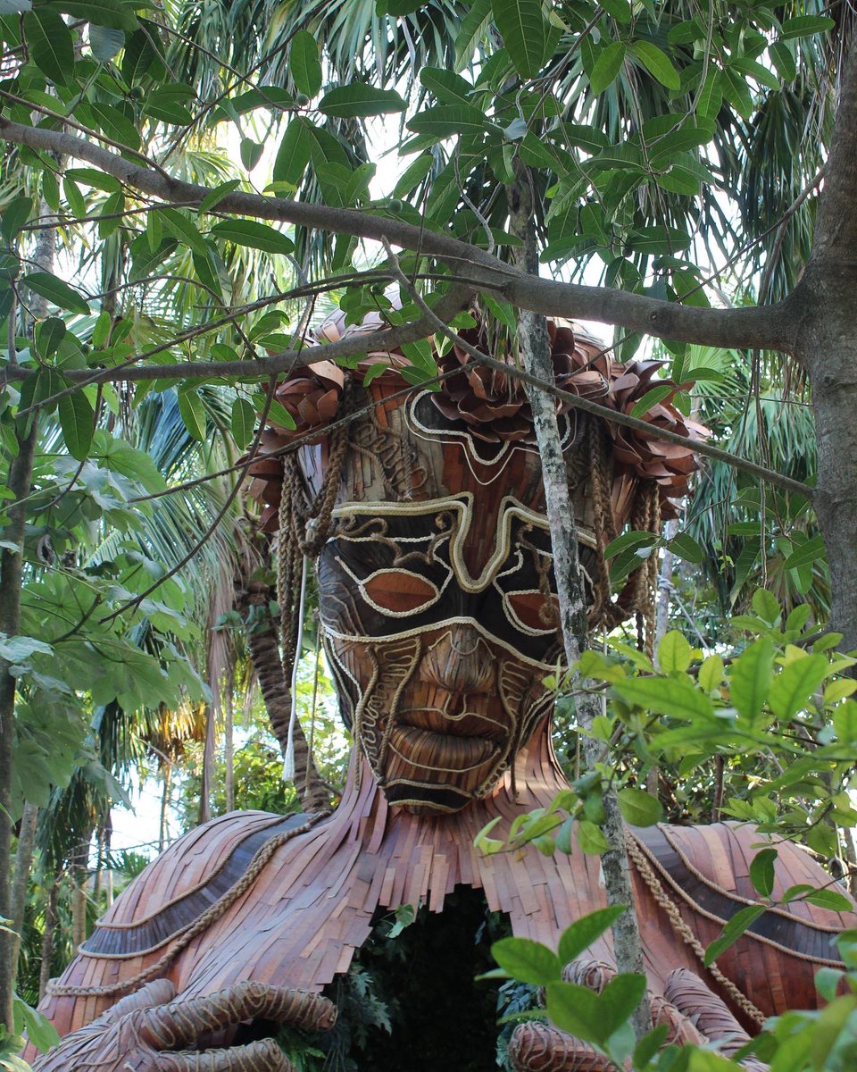 tiffthetechie's tweet photo. The #VenALaLuz (which means #ComeIntoLight) sculpture by @danielpopper was breath taking to see in person. It symbolizes the deep-rooted connection between human beings and nature. It’s positioned at the entrance of #RawLoveCafe and #AHAU #Tulum. #DanielPopper https://t.co/pQ6fQtDKvM