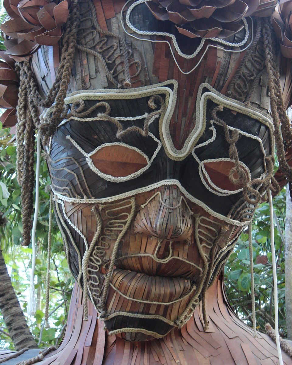 tiffthetechie's tweet photo. The #VenALaLuz (which means #ComeIntoLight) sculpture by @danielpopper was breath taking to see in person. It symbolizes the deep-rooted connection between human beings and nature. It’s positioned at the entrance of #RawLoveCafe and #AHAU #Tulum. #DanielPopper https://t.co/pQ6fQtDKvM