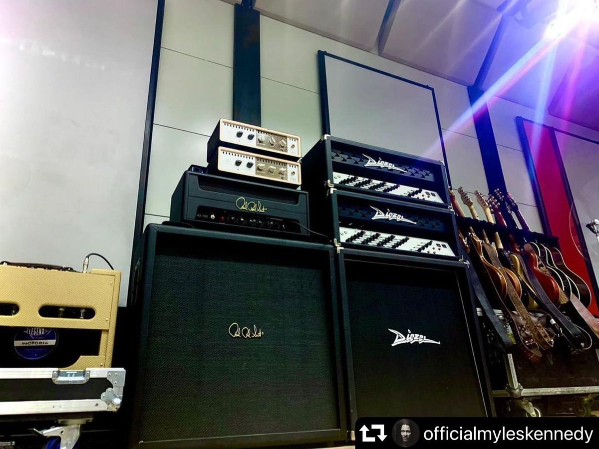 Myles on IG : « Made it to the UK, everyone is Covid tested and we are waiting for the results. The rig is built, guitars are restrung, we are ready! 

See everyone in a few days, tickets and VIP experiences are on sale now at MylesKennedy.com »