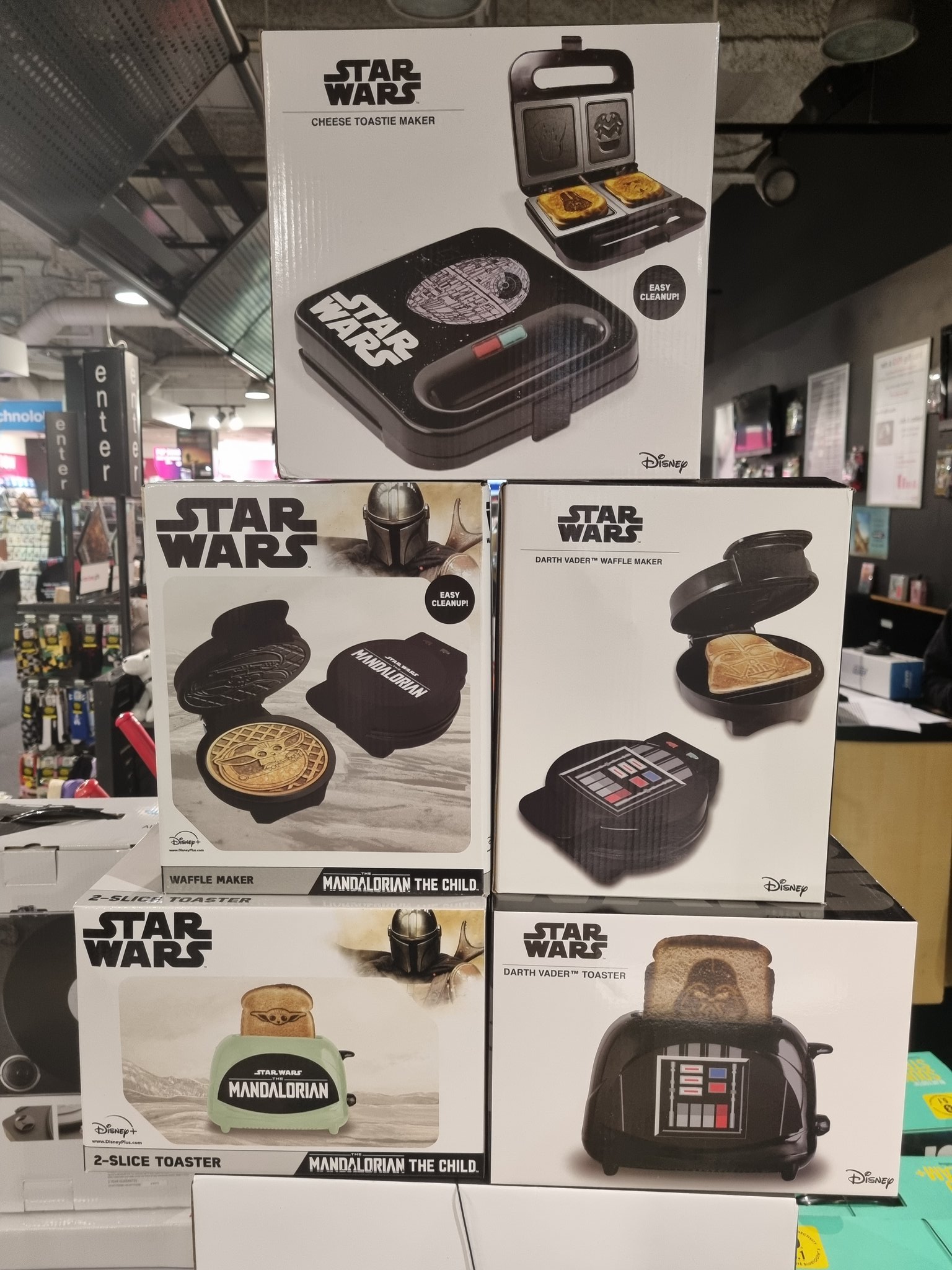 hmv Middlesbrough on X: We've got new gifts in store, perfect for any Star  Wars fan. A good selection of kitchen appliances and even LIGHTSABER SALT  AND PEPPER SHAKERS!!  / X