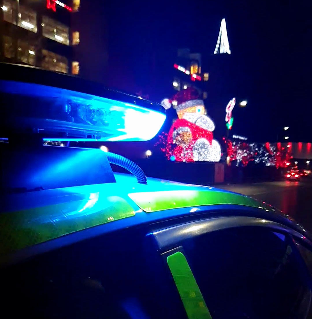 gmptraffic's tweet photo. #GMPSRTT are currently on pro-active patrol in Gtr Mcr. 9 motorists advised regarding their speed in Reddish and 3 more issued TORs. Another motorist has just reported for a Red ATS right under the nose of Santa 🎅. #RPUwest #traffic https://t.co/oNdrTVSOeM