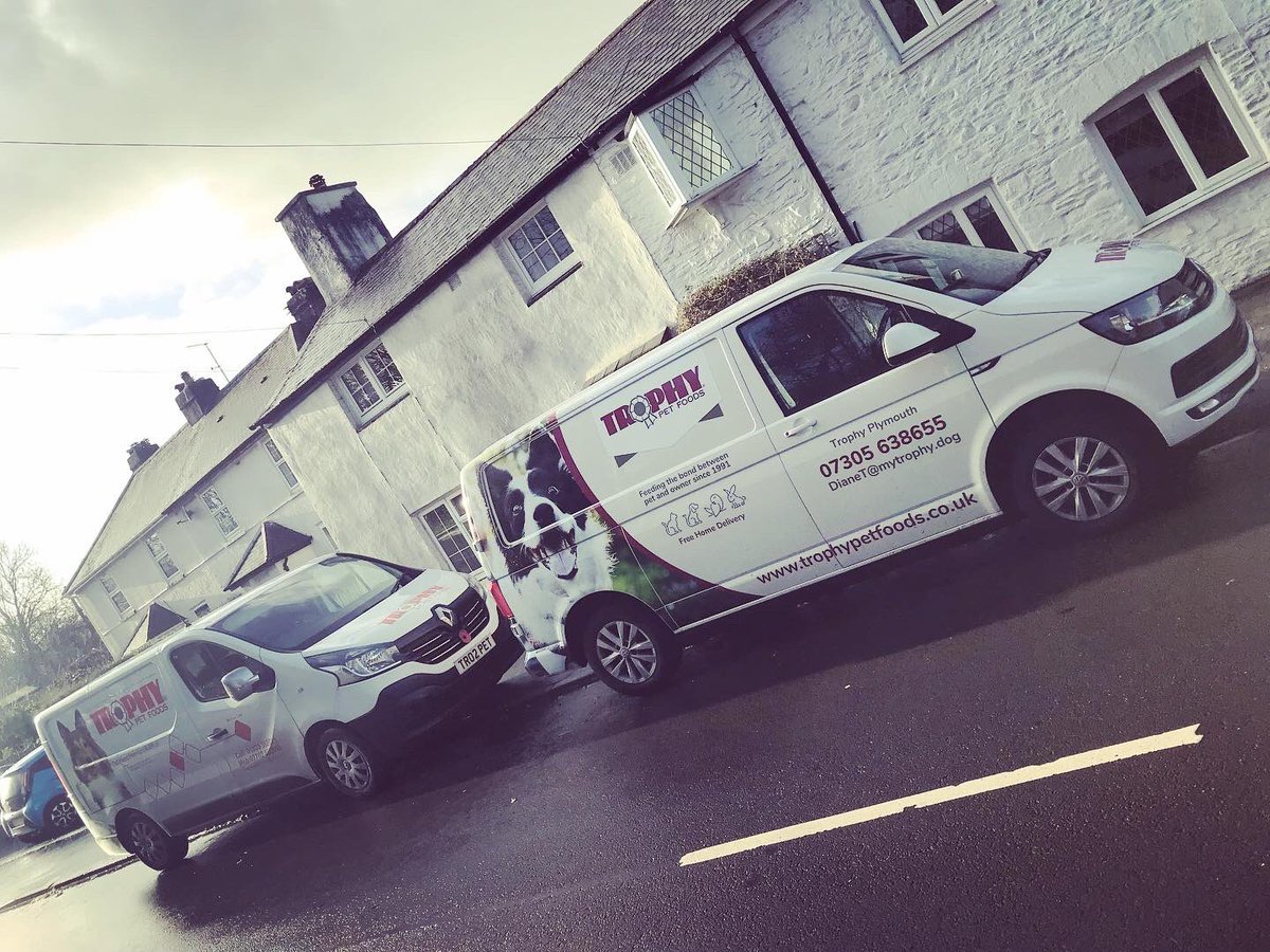 TrophyPetFoods's tweet photo. Today I bumped in to my neighbours @pet_trophy Plymouth with their new van and sign writing 👌🏼looks like I need to get my old van updated 😉 #deliveryvan #freehomedelivery #Torbay #Saltash #Cornawall #Devon https://t.co/GjEhvsjItJ https://t.co/beSKyjyd0B