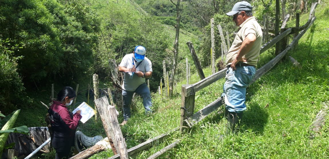 Produccion_Ecu's tweet photo. 📍#Loja| A través de la Subsecretaría de Acuacultura y el proyecto "Mejora en la Competitividad del Sector Acuícola y Pesquero", se realizaron inspecciones para la implementación de producción de trucha 🐟 en la parroquia Yangana, a fin de diversificar la producción en el sector. https://t.co/H4rEHCWP1a